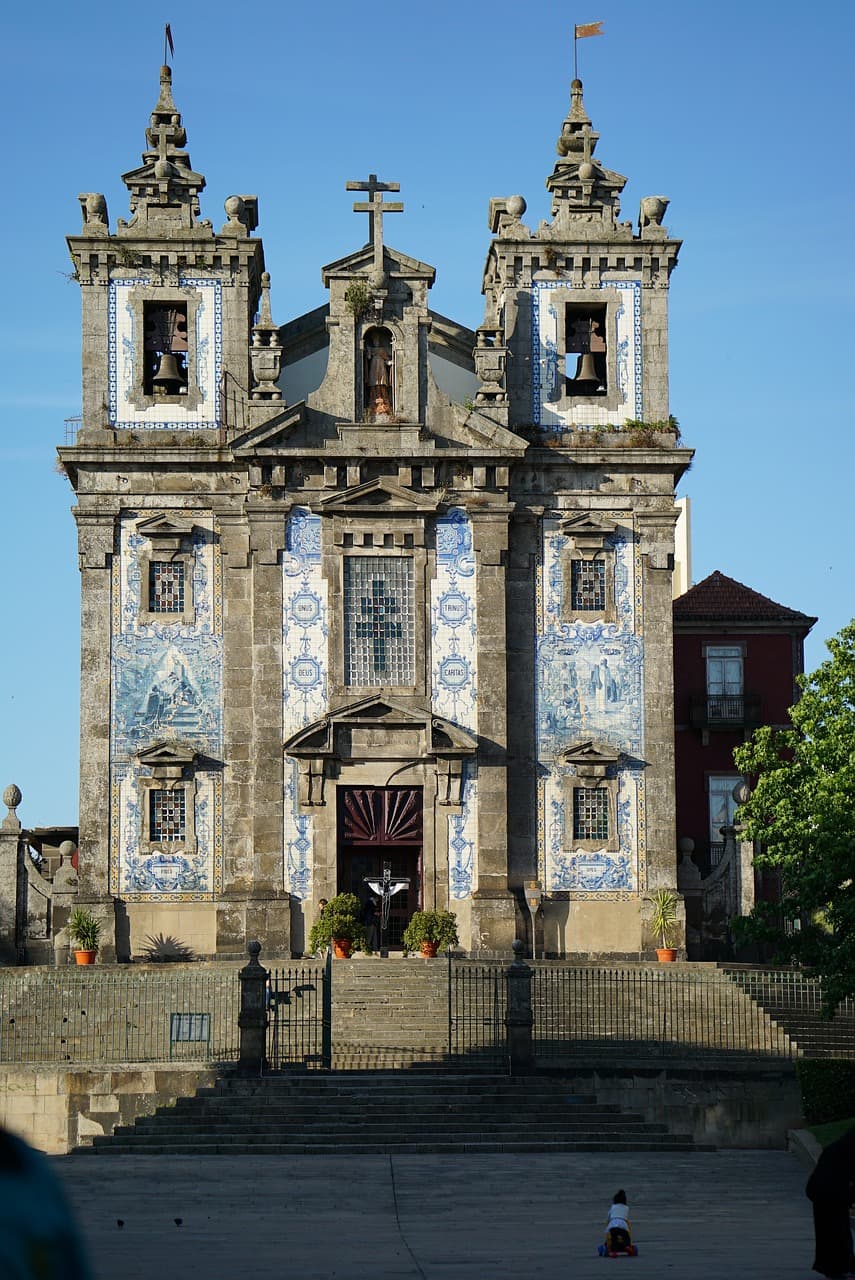 Revealing the charm of Porto